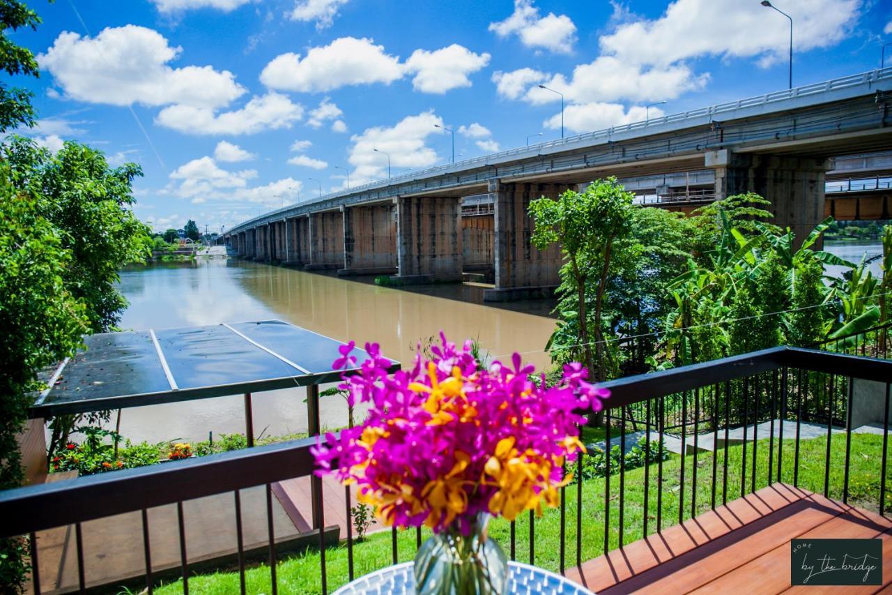 Home By The Bridge Hotel Kamphaeng Phet Exteriör bild